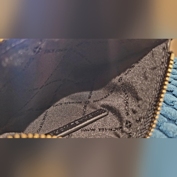 NWOT- Michael Kors Flower Wristlet Wallet - Picture 6 of 7